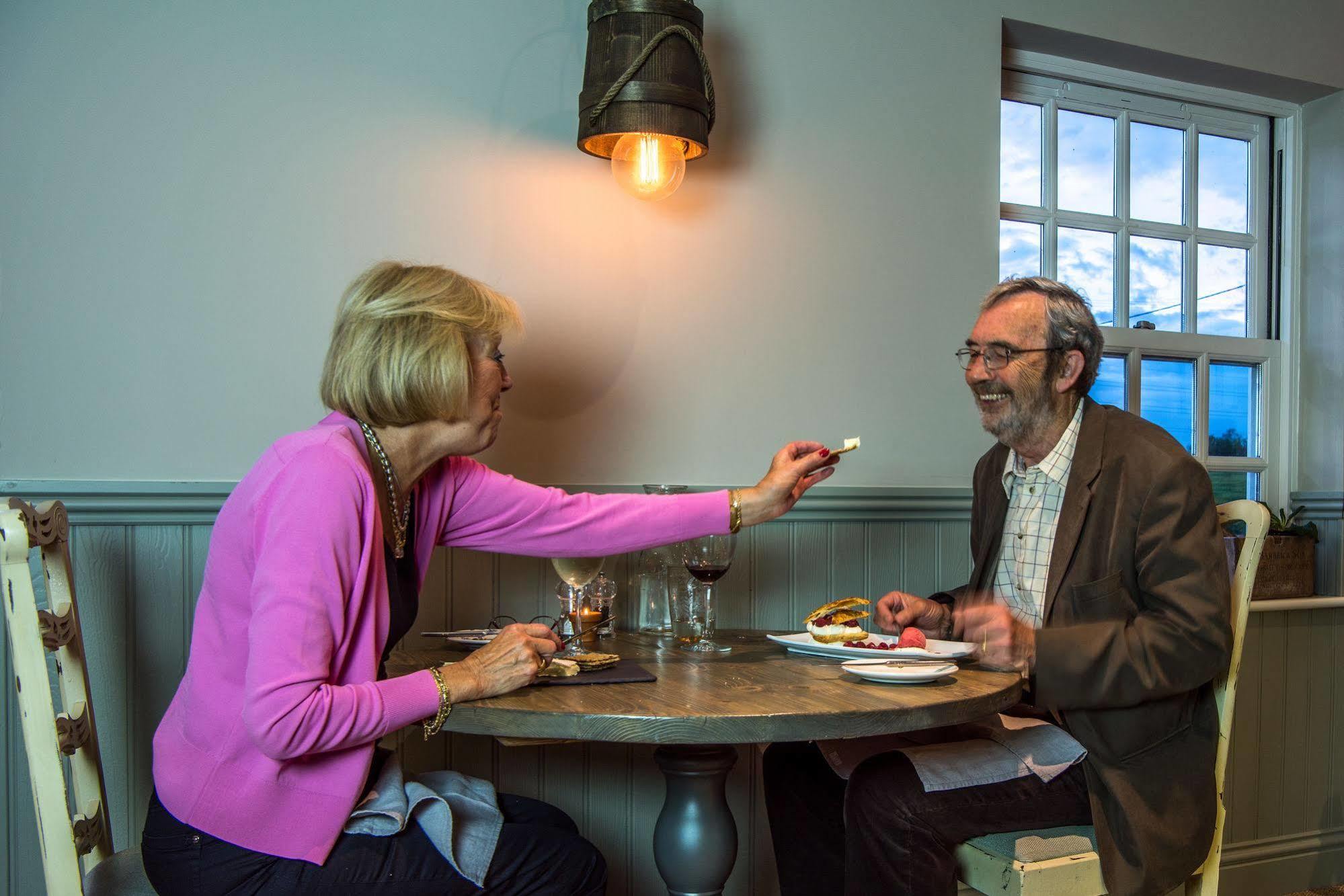 วิดบรู๊คแกรจ Guest House Bradford-On-Avon ภายนอก รูปภาพ